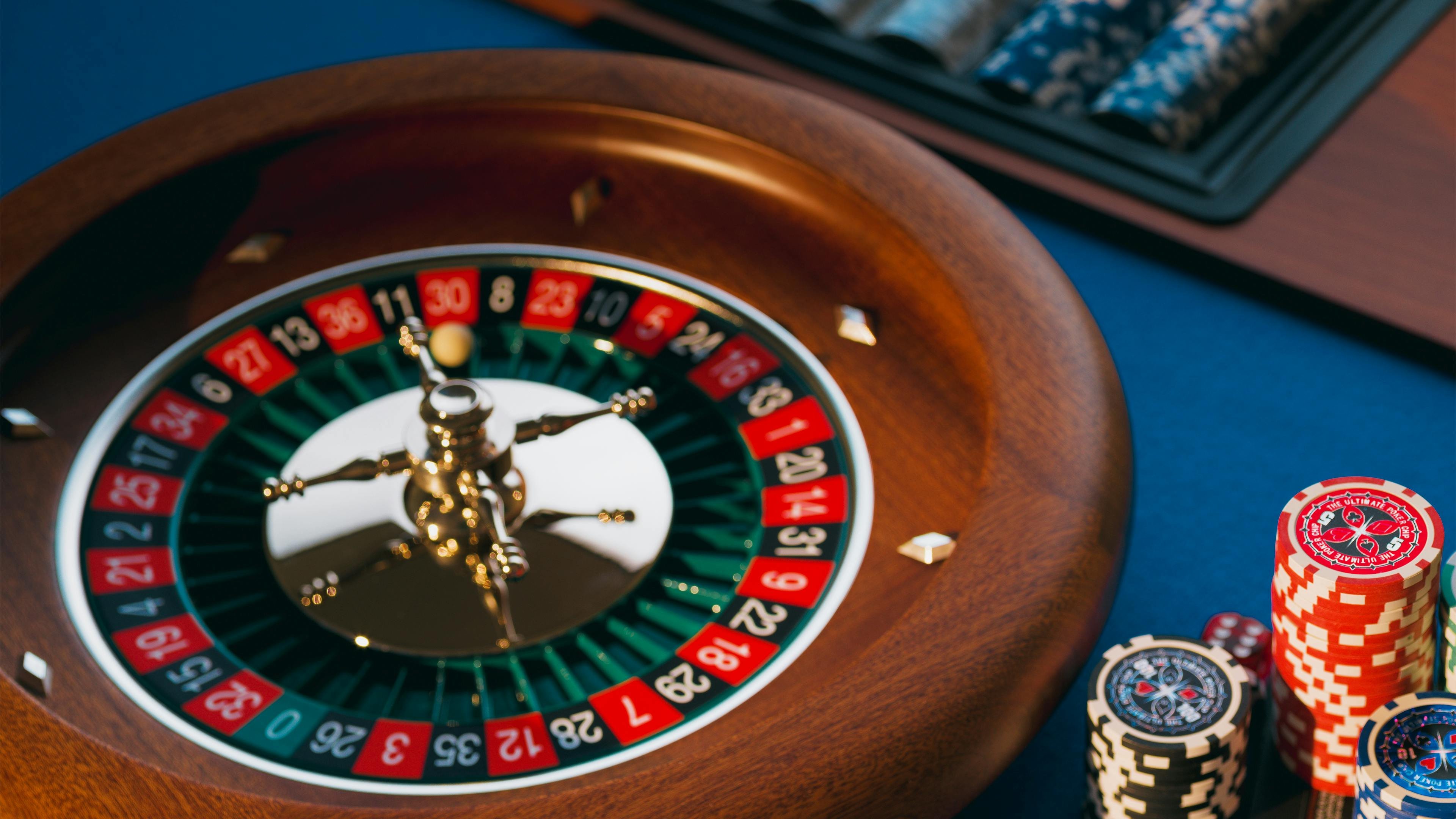Meja kasino langsung blackjack dan roulette di pagitoto